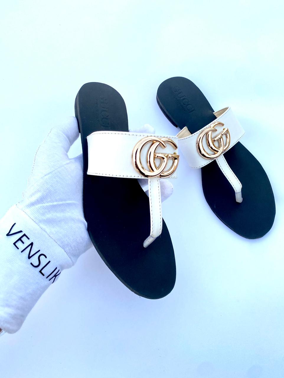 GG SLIDES IN IVORY WITH GOLD HARDWARE
