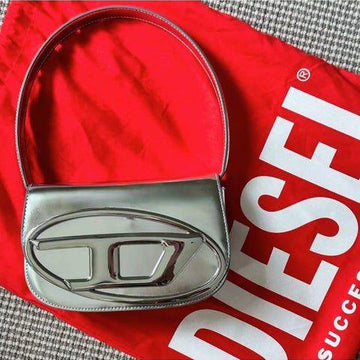D-L 1DR ICONIC SHOULDER BAG
